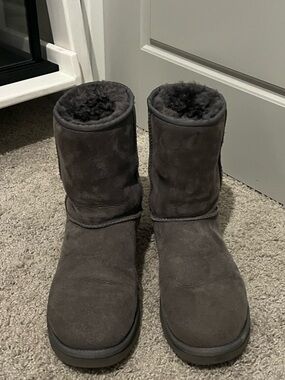 UGG Short Shearling Boots in Gray